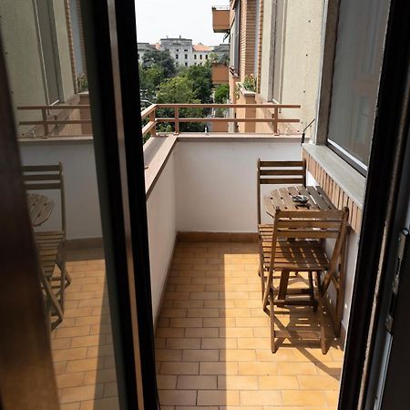 ミラノElegante Bilocale In De Angeli - Piazzale Sienaアパートメント エクステリア 写真