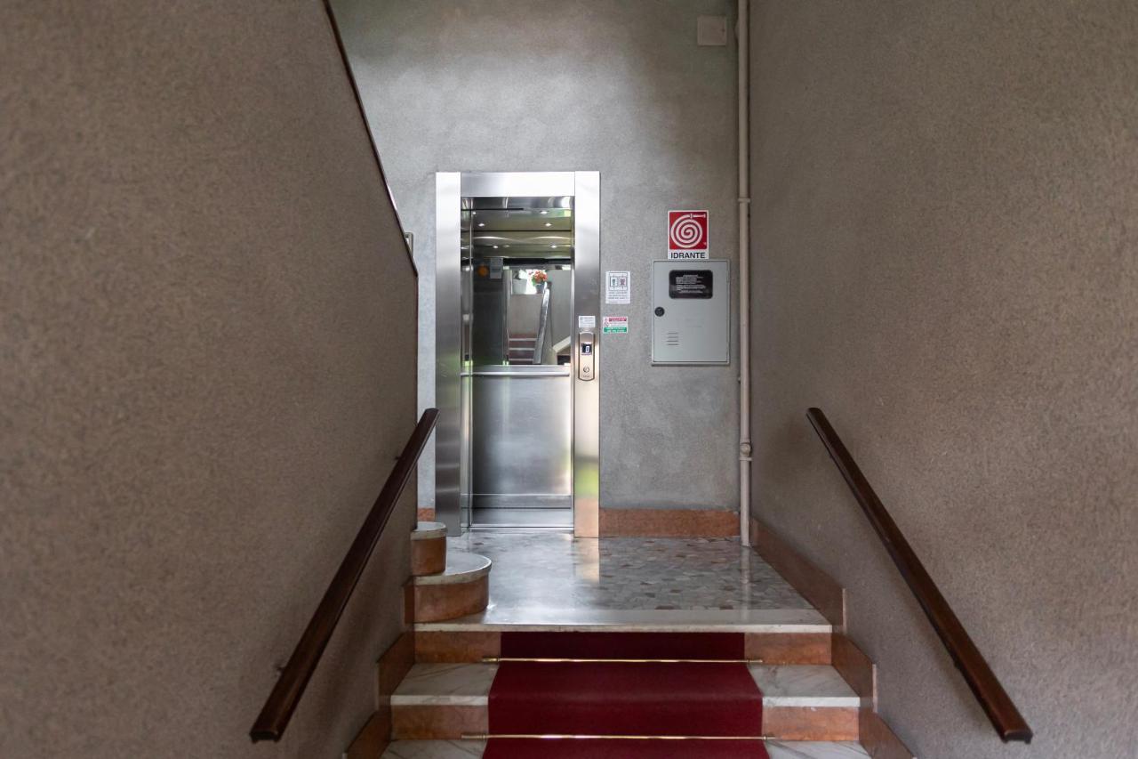 ミラノElegante Bilocale In De Angeli - Piazzale Sienaアパートメント エクステリア 写真